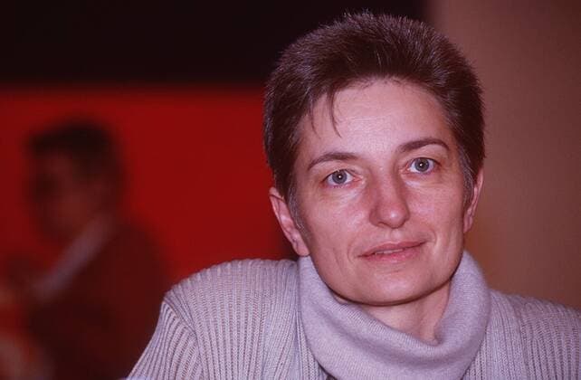 Annette Fugmann-Heesing (Berliner Finanzsenatorin) 01 99 te Politik SPD Frau Berlin Finanzen Geld Senator kurzhaarig Schmuck Kette Halskette Pullover leger sitzend neutral Portrait quer
