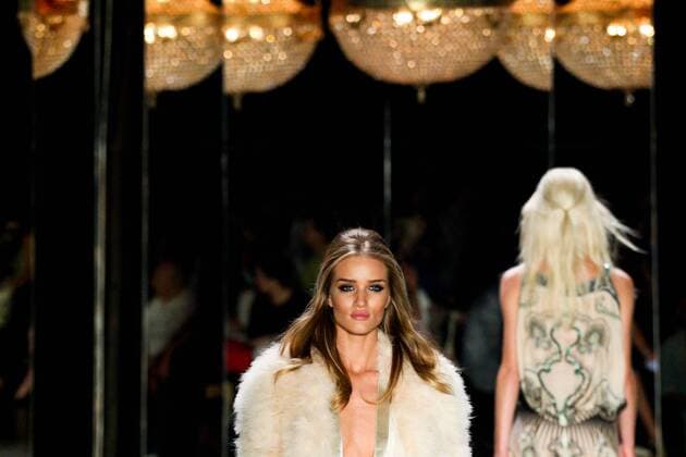 Rosie Huntington-Whiteley modelt für Animale während der Sao Paulo Fashion Week Inverno 2012 - Sao Paulo, Brasilien - (6)  (7954)