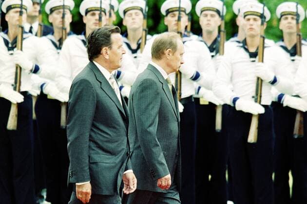 Archivmaterial Berlin 15.Juni 2000 Deutsch-Russische Regierungskonsultationen. Ministerpräsident Wladimir Putin und Bundeskanzler Gerhard Schröder (SPD) Foto . Wladimir Putin und Gerhard Schröder