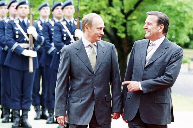 Archivmaterial Berlin 15.Juni 2000 Deutsch-Russische Regierungskonsultationen. Ministerpräsident Wladimir Putin und Bundeskanzler Gerhard Schröder (SPD) Foto . Wladimir Putin und Gerhard Schröder