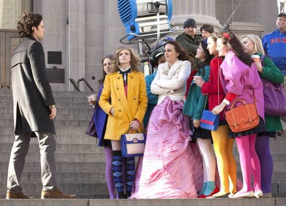 Penn Badgley (25) und Leighton Meester (25), die beiden Schauspieler bei Dreharbeiten zur Serie Gossip Girl am 6.2.2012 in New York Gossip Girl Dreharbeiten in NY mit Leighton Meester, 2012 