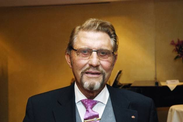 Paul Gauselmann (Unternehmer) 05 11 thg Paul Gauselmann am 27. Mai 2011 in Minden Deutschland Deutscher deutsch Mann Unternehmer Management Wirtschaft Glücksspiel Glücksspielautomaten Automatenhersteller Spielotheken german manager quer Portrait neutral