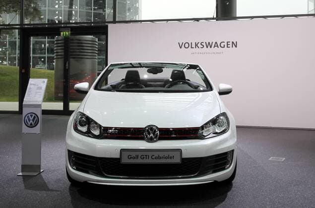 Montag 12.03.2012, Jahrespressekonferenz der Volkswagen AG in Wolfsburg, Autoaustellung auf der Pressekonferenz, Golf GTI Cabriolet DeFodi028