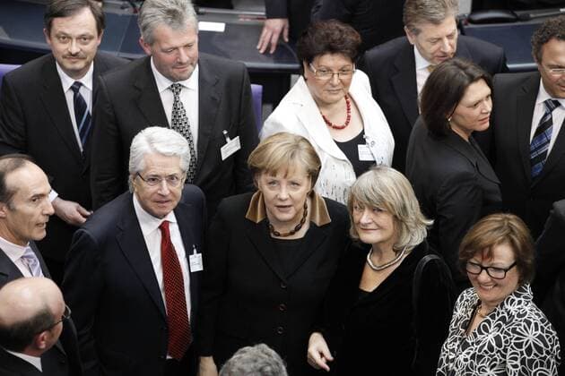 Berlin, 18.03.2012 Die 15.Bundesversammlung im Berliner Reichstag zur Wahl des Bundespräsidenten. v.l.n.r: Eberhard Gienger, Frank Elstner, Dr. Angela Merkel, Alice Schwarzer