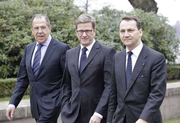 Außenminister Deutschlands, Polens und Russlands treffen sich in Berlin, Foto: Außenminister Russlands, Sergej Lawrow, Außenminister Guido Westerwelle, Außenminister Polens, Radoslaw Sikorski
