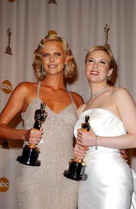 OSCARS: Beste Nebendarstellerin, Preisträgerinnen 2001-2010 Feb. 29, 2004 - Hollywood, California, U.S. - 76TH ANNUAL ACADEMY AWARDS.K35877MG.THE 76TH ANNUAL ACADEMY AWARDS .(PRESSROOM)..KODAK THEATER, HOLLYWOOD, CA. .02 29 2004. SUPERSTARIMAGES.COM 2004..CHARLIZE THERON AND RENEE ZELLWEGER Hollywood U.S.  - ZUMAmg2