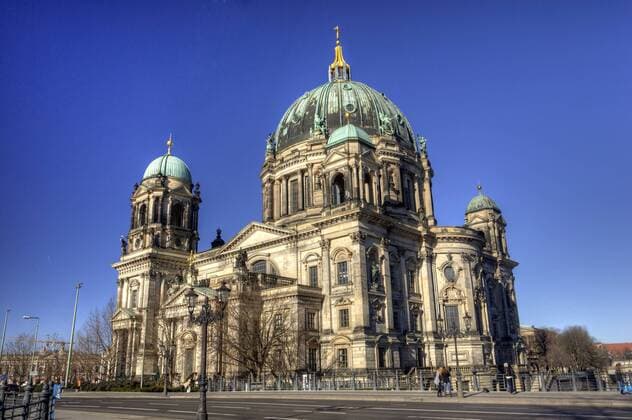 Berliner Dom Berlin, Berliner, Innenstadt, Stadt, city, Stadtmitte, Mitte, Zentrum, Stadtzentrum, Aussenaufnahme, tagsüber, Sommer, sommerlich, Berliner Dom, (Architekt Julius Raschdorf), Kirche, church, Kirchen, Sakralbau,