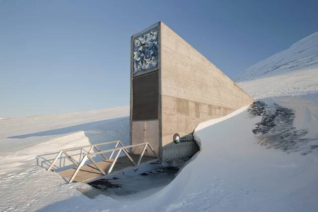 Der Eingang zum Svalbard Global Seed Vault , zu deutsch Weltweiter Saatgut-Tresor auf Spitzbergen , Longyearbyen, Spitzbergen, Svalbard, Norwegen, Europa ibxkcl02226625