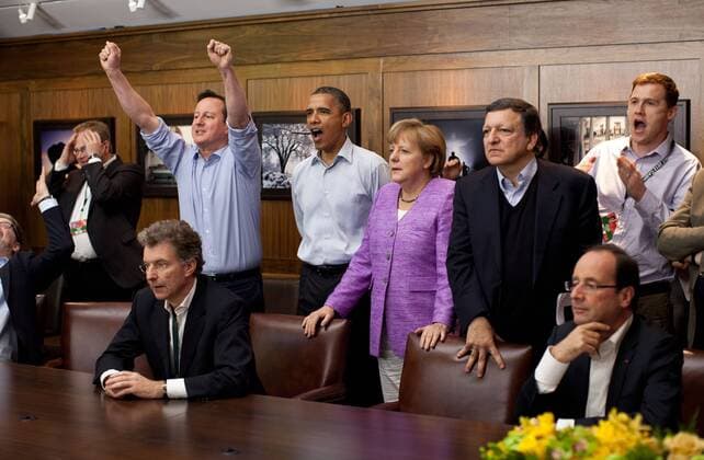 (120520) -- MUNICH, May 20, 2012 (Xinhua) -- Prime Minister David Cameron of the United Kingdom, President Barack Obama, Chancellor Angela Merkel of Germany, Jose Manuel Barroso, President of the European Commission, President Francois Hollande of France, and others watch the overtime shootout of the Chelsea vs. Bayern Munich Champions League final, in the Laurel Cabin conference room during the G8 Summit at Camp David, Maryland, May 19, 2012. (Xinhua the White House Pete Souza) US-MARYLAND-G8 