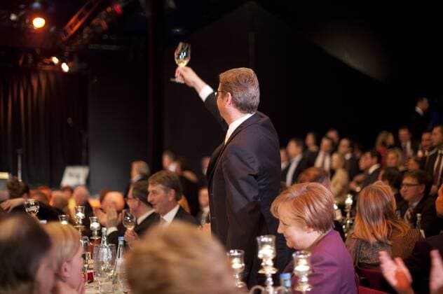 Deutschland, Berlin, TIPI Zelt am Kanzleramt, Empfang anlässlich des 50. Geburtstages von Guido Westerwelle FDP, Angela Merkel, 18.01.2012