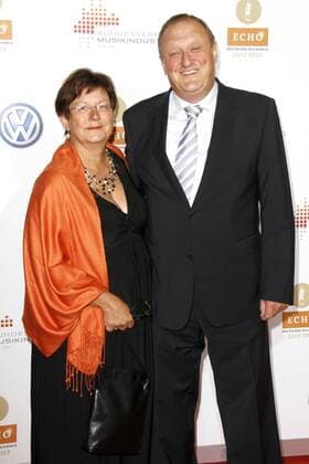 Winfried Lehmann mit Ehefrau Maria Verleihung des Musikpreises Echo Jazz 2012 in der Gläsernen Manufaktur von Volkswagen, Dresden Foto:xR.xHardex xFuturexImage