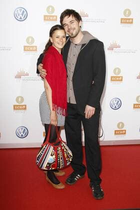Jonas Burgwinkel mit Freundin Lisa Baum Verleihung des Musikpreises Echo Jazz 2012 in der Gläsernen Manufaktur von Volkswagen, Dresden Foto:xR.xHardex xFuturexImage