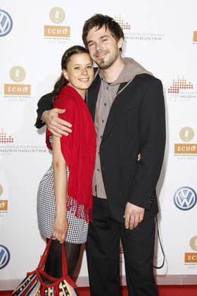 Jonas Burgwinkel mit Freundin Lisa Baum Verleihung des Musikpreises Echo Jazz 2012 in der Gläsernen Manufaktur von Volkswagen, Dresden Foto:xR.xHardex xFuturexImage