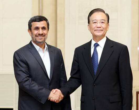 (120606) -- BEIJING, June 6, 2012 (Xinhua) -- Chinese Premier Wen Jiabao (R) meets with the visiting Iranian President Mahmoud Ahmadinejad in Beijing, capital of China, June 6, 2012. (Xinhua Yao Dawei)(mcg) CHINA-BEIJING-WEN JIABAO-MAHMOUD AHMADINEJAD-MEETING (CN) 