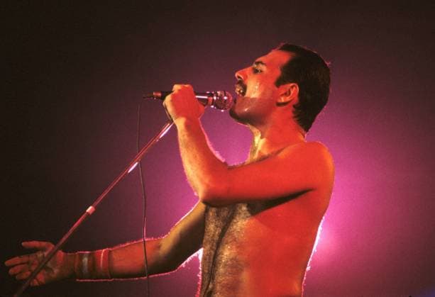 IMAGO ICONS: Freddie Mercury Freddie Mercury (Queen) Queen Konzert der Works -Tour in der Londoner Wembley Arena Foto:xR.xKeuntjex xFuturexImage