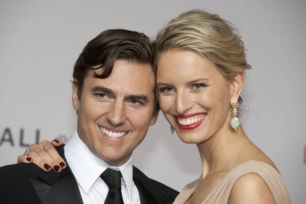 Karolina KURKOVA, Topmodel, Supermodel, Model, Begleiter Archie DRURY, Portraet, Portrait, angeschnittenes Einzelbild, Einzelmotiv, Roter Teppich, Red Carpet Show, Rosenball zugunsten der Stiftung Deutsche Schlaganfall-Hilfe, Festveranstaltung in Berlin, 09.06.2012 Â