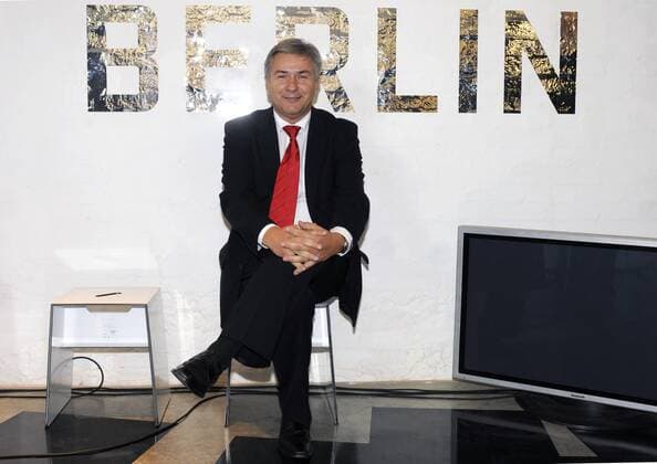 Klaus Wowereit besucht die Ausstellung Create Berlin Goes London in der Truman Gallery in Londons East End Klaus Wowereit 