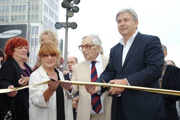 Berlin, 03.09.2012, Boulevard der Stars , Die 20 neuen Stars des Jahres 2012, Eröffnung und Presserundgang - Motiv: Regina Ziegler, Hannelore Hoger, Sir Kenneth Adam, Klaus Wowereit,