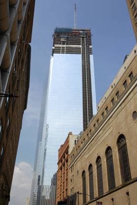 Architektur von Fumihiko Maki National September 11 Memorial and Museum - Four World Trade Center Sightseeing Manhattan - am Mahnmal für die Opfer der Terroranschläge am 11. September 2001 und der früheren Bombenanschläge von 1993 auf das World Trade Center, New York Foto:xT.xSkupinx xFuturexImage