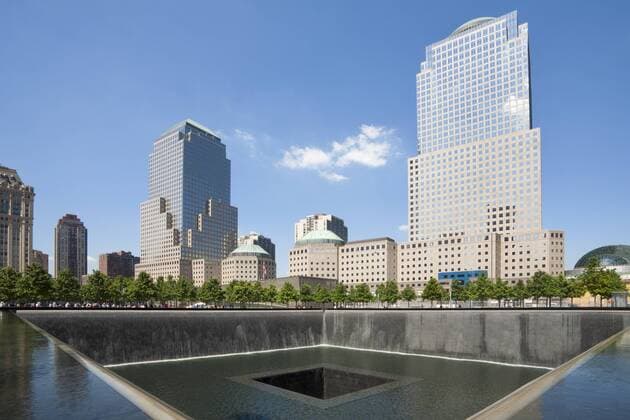 20 Jahre Anschläge vom 11. September: Gedenkkultur in den USA 9-11 Memorial, North Pool, World Trade Center Site, Downtown, Manhattan, New York City, USA iblcre02329988