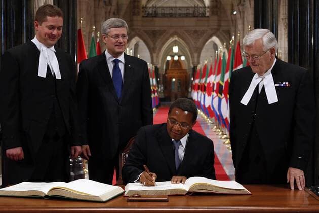 Tanzanian President Jakaya Kikwete (2nd R) signs the official guestbook while Speaker of the House of Commons Andrew Scheer (1st L), Canada s Prime Minister Stephen Harper (2nd L) and Speaker of the Senate Noel Kinsella (1st R) look on at Parliament Hill in Ottawa, Canada on Oct. 4, 2012. Kikwete is on a state visit to Canada. (Xinhua David Kawai) (bxq) 