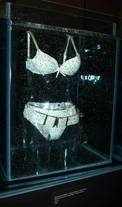 RUSSIA, Moscow. 10 oct. 2012. BOND BY GQ - a multimedia exhibition of artifacts captions films photo book a sound to the 50 anniversary of film life of the agent 007. Exibition BOND BY GQ . White bikini worn by Honey Rider - Ursula Andress (Dr. No 1962) 