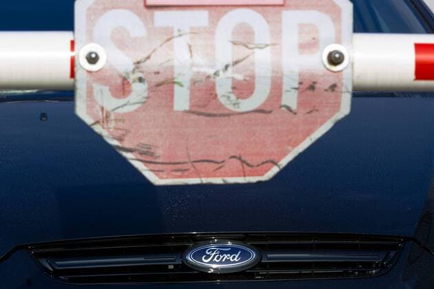 (121024) -- GENK, Oct. 24, 2012 (Xinhua) -- A Ford car is seen at the Ford assembly plant during a meeting of workers and plant management in Genk in the north-east of Belgium on Oct. 24, 2012. US carmaker Ford announced on Wednesday that it planned to close its factory in Genk by the end of 2014 as a sharp drop in sales was seen in Europe. (Xinhua Thierry Monasse) (zl) BELGIUM-BUSINESS-FORD 