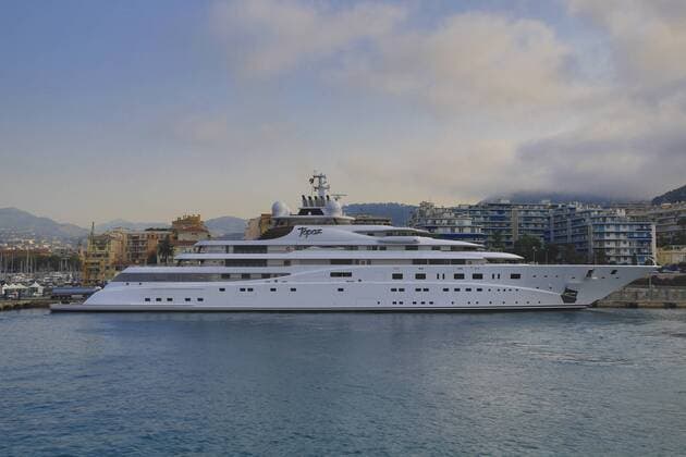  Motoryacht Topaz auf der Jungfernfahrt beim Einlaufen in den Hafen von Nizza, Werft: Lürssen Yachts, Länge: 147 Meter, Baujahr: 2012, Côte d Azur, Frankreich, Mittelmeer, Europa iblpse02359803