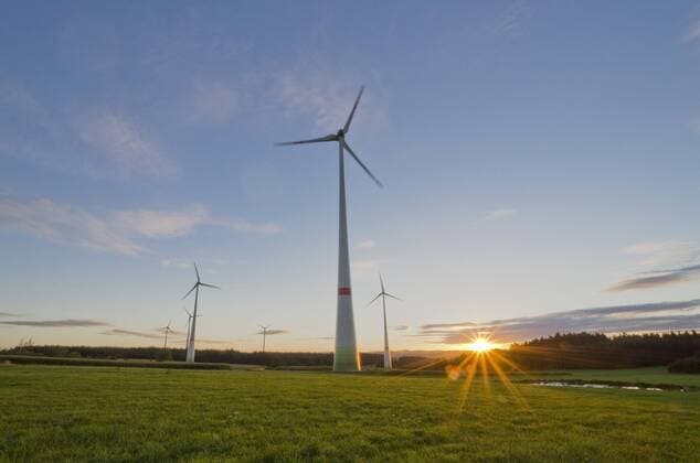  Windturbinen in Agrarlandschaft, bei Sonnenuntergang, Leupoldsgrün, Sachsen, Deutschland, Europa iblfbd02371019