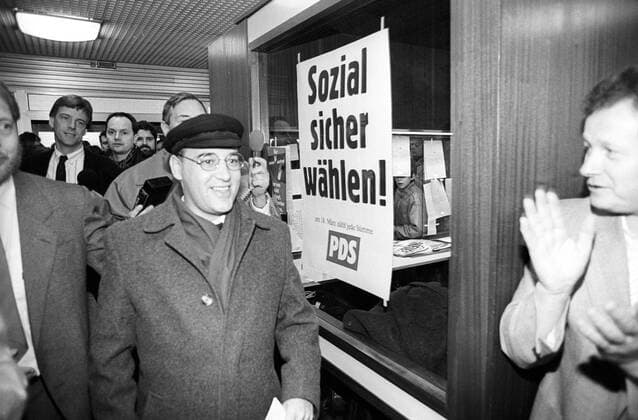 Großkundgebung zum Abschluss des Wahlkampfs anlässlich der bevorstehenden Volkskammerwahlen in Ost-Berlin: Gregor Gysi (Deutsche Demokratische Republik PDS)
