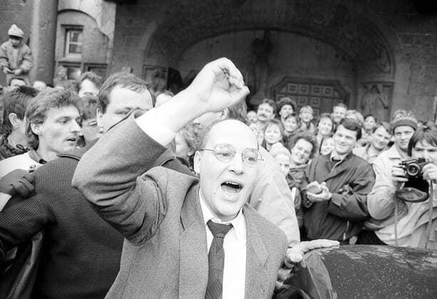 Wahlveranstaltung der PDS anlässlich der bevorstehenden Volkskammerwahlen in Jena: Gregor Gysi (Deutsche Demokratische Republik PDS)