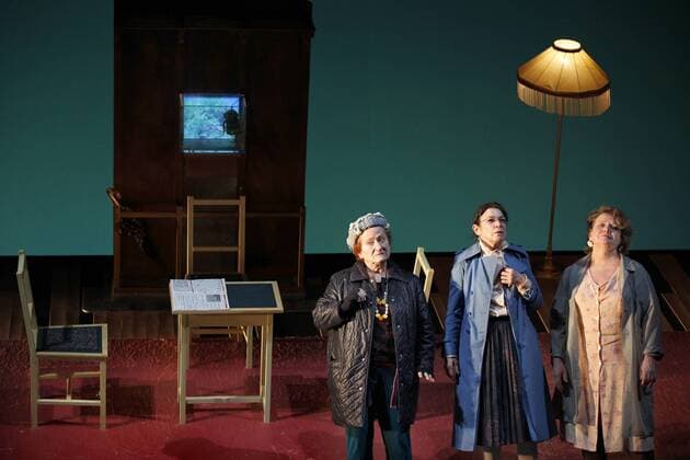 drama-berlin.de 06.01.2013 Berliner Ensemble DIE PRAESIDENTINNEN (von Werner Schwab), Regie: Guenter Kraemer, Buehne: Juergen Baeckmann, Kostueme: Falk Bauer, Premiere am 12.01.2013. Szene mit Carmen-Maja Antoni (als Erna), Ursula Hoepfner-Tabori (als Mariedl) und Swetlana Schoenfeld (als Grete). Berliner Ensemble DIE PRAESIDENTINNEN by Werner Schwab, directed by Guenter Kraemer, stage design Juergen Baeckmann, costumes design Falk Bauer, opening January 12, 2013. Scene with Carmen-Maja Antoni (as Erna), Ursula Hoepfner-Tabori (as Mariedl) and Swetlana Schoenfeld (as Grete). ©xBresadola drama-berlin.de