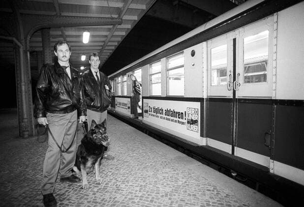 Private Wachdienste in Berlin - B.O.S.S. Wachdienst beim Patrouillieren auf dem S-Bahnhof Ostkreuz