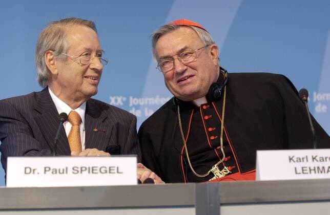 Dr. Paul SPIEGEL - Zentralrat der Juden (l-r) und Karl Kardinal LEHMANN - Vorsitzender der Bischofskonferenz bei einer Pressekonferenz beim Weltjugendtag WJT in Köln am 19.08.2005