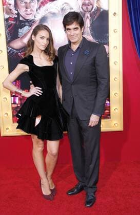 David Copperfield mit seiner Freundin Chloe Gosselin bei der Premiere von The Incredible Burt Wonderstone am 11.03.2013 in Los Angeles The Incredible Burt Wonderstone Los Angeles Premiere, 2013 
