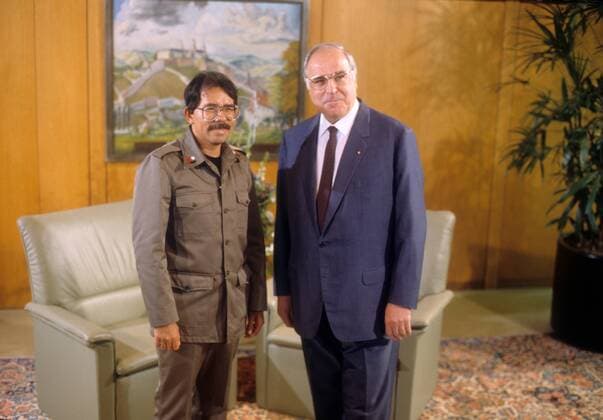 Präsident Daniel Ortega (li., Nicaragua) neben Bundeskanzler Helmut Kohl (Deutschland CDU) während eines Besuchs in Bonn