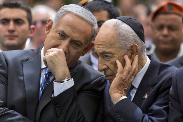 Israeli Prime Minister Benjamin Netanyahu (L) speaks with Israeli President Shimon Peres during the Remembrance Day ceremony on Mount Herzl Military Cemetery in Jerusalem, April 15, 2013.  JER20130415101