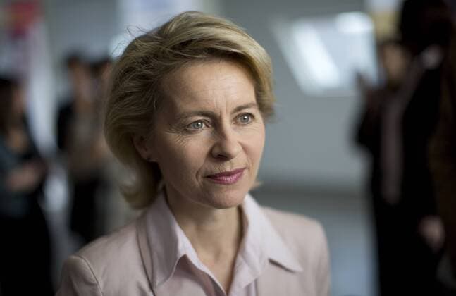 Deutschland, Berlin, Humboldt Box am Schlossplatz, Eröffnung der Wanderausstellung We re open durch Arbeitsministerin Ursula von der Leyen CDU, 17.04.2013