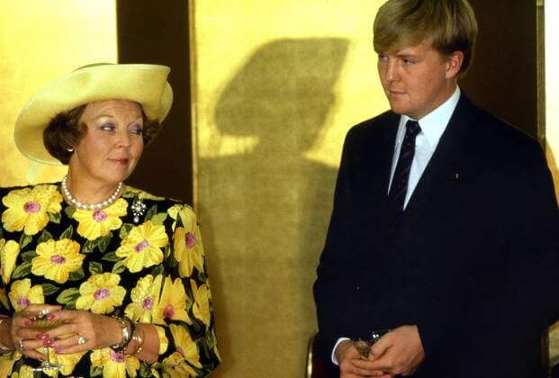 Japan, Tokyo, 23-10-1991. Prinz Willem Alexander mit seiner Mutter Königin Beatrix 