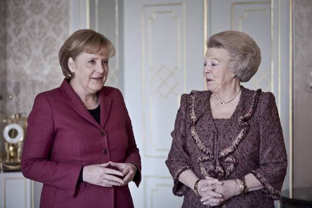Königin Beatrix der Niederlande empfängt Bundeskanzlerin Angela Merkel im Schloss Huis ten Bosch in Den Haag  MERKEL20100311