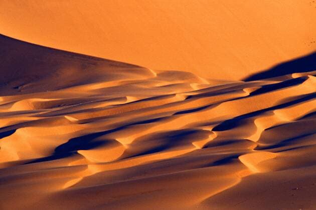 d: Geographie, Reisen, Afrika, Namibia, Duenenlandschaft bei Sossusvlei, Wolken, blauer Himmel, Sandddünen, e: Geography, Travel, Africa, Namib Desert, Sand Dunes, Dünen, Scenery bei Sossusvlei, Cloudys, blue Sky, - McPHOTOx xSkorski