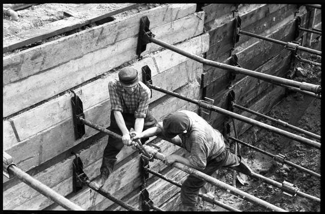 Bauarbeiter GER, ca.1954, Bauarbeiter, Tiefbau, Leitungsverlegung