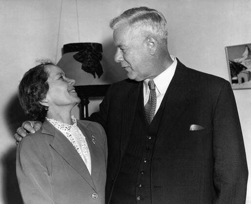 Hendrik Frensch Verwoerd : 8 September 1901 - 6 September 1966 , seen here with his wife shortly after being elected to the Premiership 6 September 1958, Rassentrennung, 50er, 1950er Jahre UnitedArchives00116277 