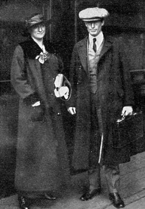 Safe in London with his bride , after perils in the Antarctic : Dr Douglas Mawson and Mrs Mawson on their arrival at Victoria . 9 May 1914 UnitedArchives00123120 