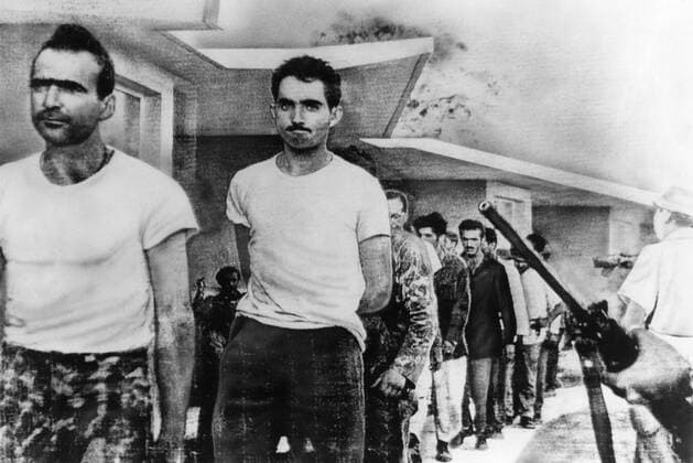 Captured rebels - first picture from Havana This picture , the first from Havana since the invasion began on 17th April 1961 - shows a line of captured anti-Castro rebels being marched off to prison UnitedArchives00129249 