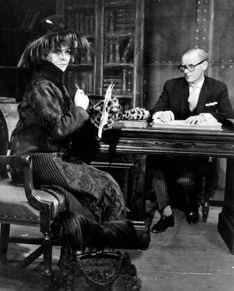 Stage comeback , after an absence of six years , for Vivian Leigh . She is playing the role of Contessa Sanziani , in the world premiere at Theatre Royal , Newcastle , of La Contessa . Seen here with Gerald Cross , who plays Pavelli . The play was adapted by Paul Osbourn and directed by Robert Helpmann . 9 April 1965 UnitedArchives00132855 