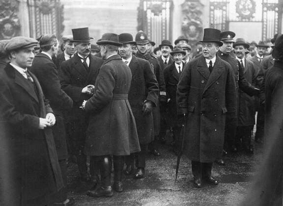 Ramsay MacDonald arriving at Buckingham Palace (left in a top hat ) after being elected Britain s first Labour Prime Minister . 22 January 1924 UnitedArchives00134335 