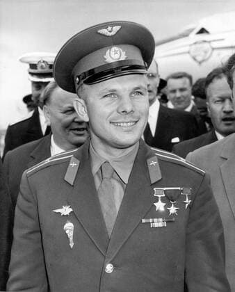 Major Yuri Gagarin, the first man to go into space, on a visit to London for the Soviet Exhibition at Earl s Court. London Airport - 11th July 1961, Porträt UnitedArchives00165083 