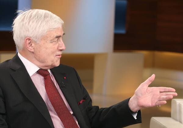 Prof. Dr. Michael Stürmer (Historiker) in der ARD-Talkshow ANNE WILL am 03.07.2013 in Berlin Thema der Sendung: Deutschland bespitzeln, Snowden verfolgen Ð sind diese Amerikaner noch unsere Freunde?