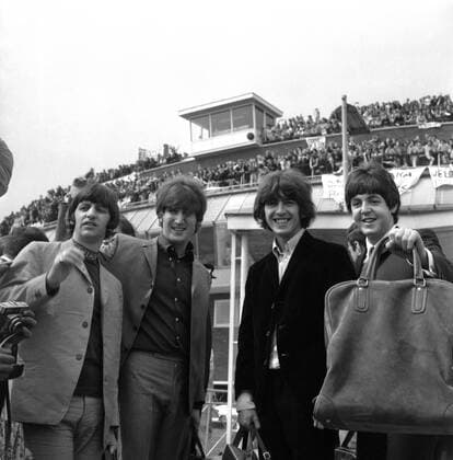 The Beatles leaving London airport for a nationwide tour of the USA . More than 500 screaming fans waved off their idols at the airport 13th August 1965 UnitedArchives00419774 